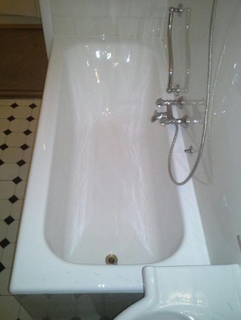 Vor dem Einbau einer Badewannentür 